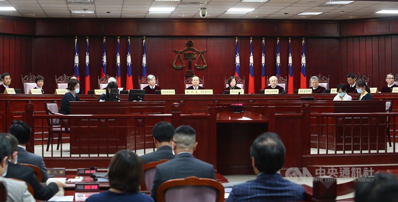 司法院大法官30日在憲法法庭對黨產條例釋憲案進行言詞辯論。黨產會認為,黨產條例未侵害司法權、未違反比例原則,並未違憲,盼大法官宣告合憲。中央社記者王騰毅攝 109年6月30日
