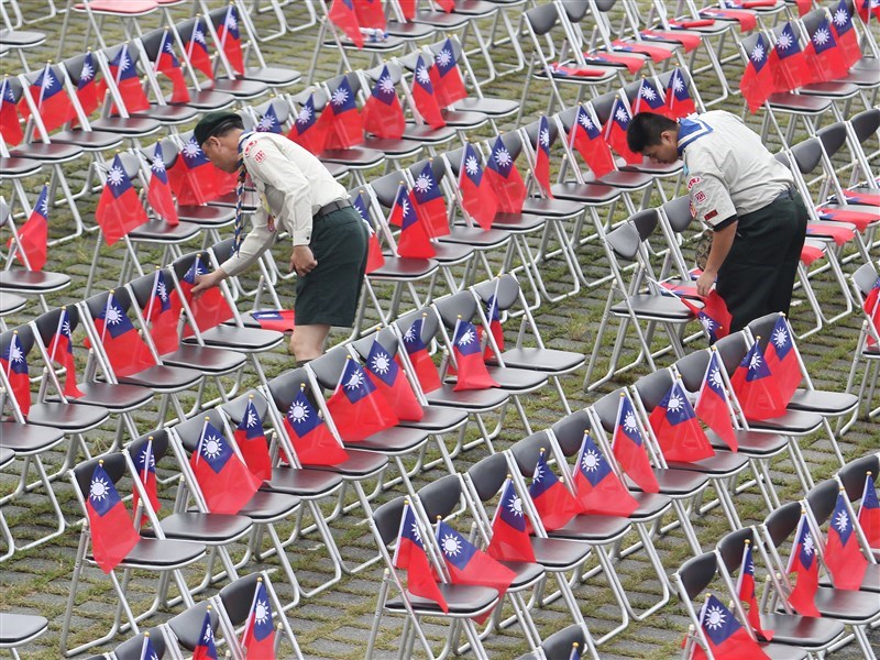 政治大學選舉研究中心3日發布「台灣民眾台灣人/中國人認同趨勢分佈」等3份民調顯示,台灣人認同感是67%,政黨偏好民進黨36.8%,偏向獨立27.5%,都創下歷年新高。(中央社檔案照片)