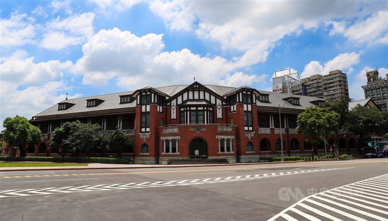 台灣博物館鐵道部園區7日起正式對外營運,讓鐵道迷終於能一窺由台北市忠孝西路、塔城街、市民大道、延平北路所圍起,面積約1.7公傾的日治時期台灣總督府交通局鐵道部真面目。中央社記者吳家昇攝 109年7月5日