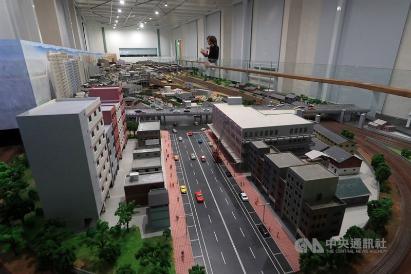 台灣博物館鐵道部園區將在7日開放,除了古蹟建築為亮點外,2樓展間也耗資新台幣2300萬元,打造1970年代台北車站附近的街道模型。中央社記者吳家昇攝 109年7月5日