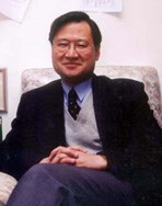 許章潤曾撰文「憤怒的人民不再恐懼」,文章藉由疫情進而點出「壟斷一切、定於一尊的組織性失序」,以及只對上負責的「制度性無能」。(圖取自北京清華大學法學院網頁law.tsinghua.edu.cn)