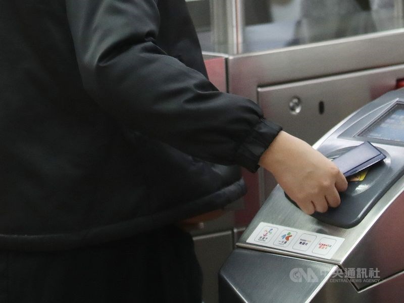 國民黨台北市議員王浩21日質詢指出,近5年北捷逃票違規案增逾13倍,又以西門站居冠,要求改善和增加見警率。(中央社檔案照片)