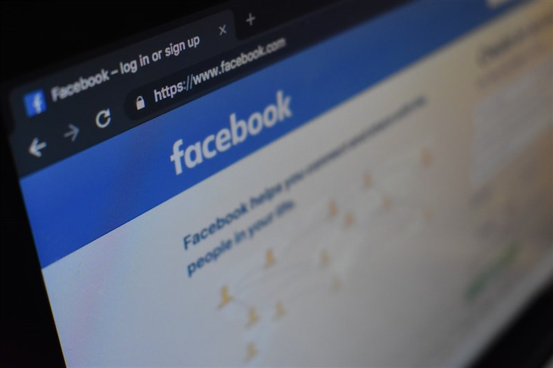 港區國安法施行後,Google、臉書、推特等美國科技公司槓上北京,以維護言論自由為由暫停處理香港執法機關索討用戶個資的要求。(圖取自Unsplash圖庫)
