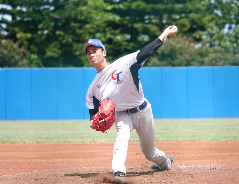 穀保家商投手林昱珉(圖)入選亞洲青棒錦標賽培訓隊,在玉山U18藍白賽投8局無責失分,儘管帳面成績不錯,但林昱珉自評好壞球太明顯,盼能更全面。圖為林昱珉6日出賽畫面。中央社記者謝靜雯攝 109年7月7日