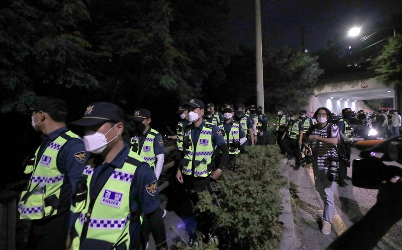 韓國警方尋找失蹤首爾市長朴元淳。(韓聯社提供)