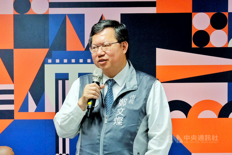 桃園市長鄭文燦10日表示,目前已有許多人預購三倍券,部分民眾還是習慣使用實體三倍券,市府也推出夜市券,讓200元三倍券可變成400元,他計畫領取實體三倍券,率先體驗兌換桃園市夜市券賺取優惠。中央社記者吳睿騏桃園攝 109年7月10日