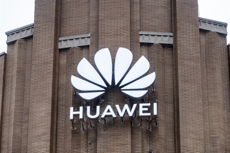 英國首相強生預計14日宣布禁止華為參與英國5G網路建設的禁令,這項重大決定將贏得華府稱許,但勢必會激怒北京。(中新社提供)