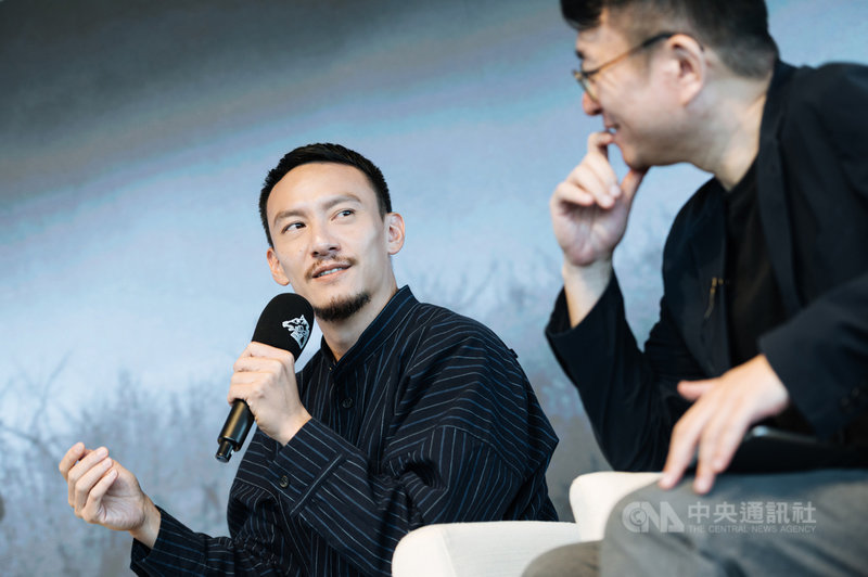 演員張震(左)透露,當初拍導演侯孝賢作品「最好的時光」時,劇本只有一張紙,讓他印象深刻。(金馬執委會提供)中央社記者葉冠吟傳真 109年7月13日