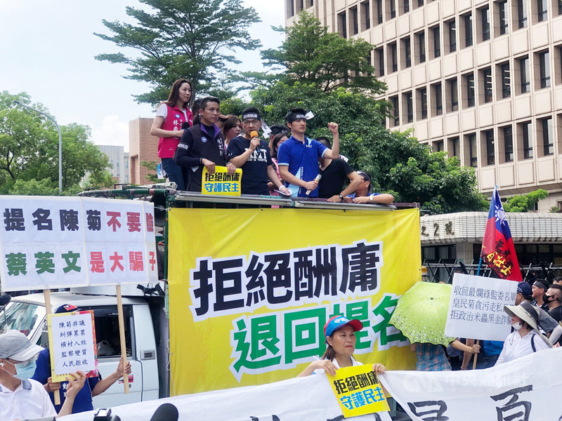 國民黨主席江啟臣14日表示,國民黨反對酬庸名單、拒絕貪腐名單、拒絕監察院東廠化,絕對不接受監委提名。中央社記者王承中攝 109年7月14日