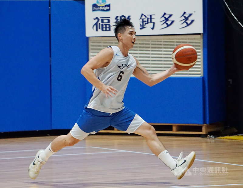 第18季超級籃球聯賽新人選秀會(SBL)15日即將登場,14日舉行測試會,擁有中國全國男子籃球聯賽(NBL)資歷的李漢昇,狀元呼聲最高。中央社記者黃巧雯攝 109年7月14日