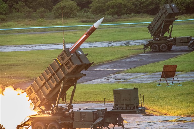 空軍防空部射擊愛國者二型防空飛彈。(國防部提供)