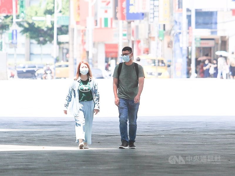 中央氣象局觀測,19日午後台北市氣溫飆升至攝氏39度,是台北市氣象站自1897年設站以來次高紀錄。(中央社檔案照片)