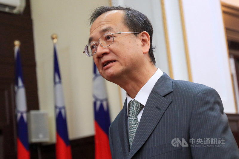 司法院長許宗力20日上午主持「國民法官法最新民調記者會」,公布有關國民法官法最新民調。中央社記者吳家昇攝 109年7月20日
