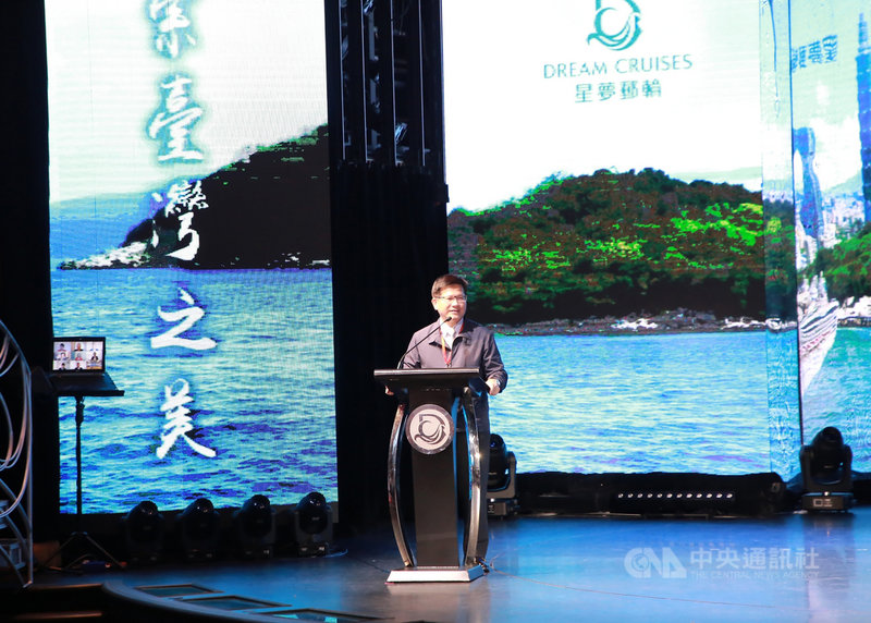 台灣郵輪跳島航程26日首發,交通部長林佳龍(圖)呼籲參加郵輪跳島旅遊的國人,一定要落實防疫新生活。中央社記者王朝鈺攝 109年7月26日