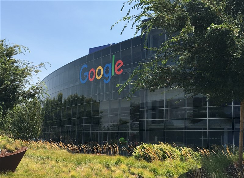 Google在定向廣告擴大使用個資方面,涉嫌誤導澳洲消費者,遭澳洲競爭及消費者保護委員會提告。圖為Google美國總部。(圖取自維基共享資源;作者The Pancake of Heaven!,CC BY-SA 4.0)