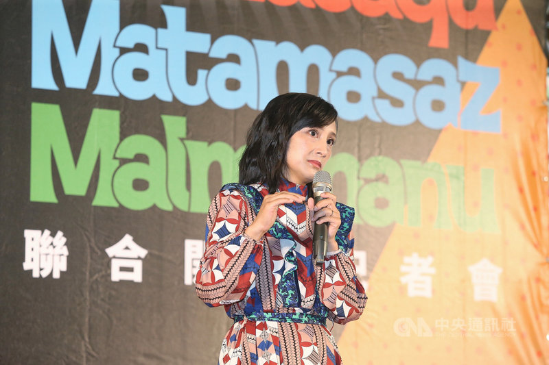 原住民族主題展28日在台北開幕,封面人物、布農族醫師田知學(Valis Tanapima)分享自身經驗,她提到,一次在台北被人用英語問候,讓她發現要裝作混血兒,才能獲得認同。中央社記者郭日曉攝 109年7月28日