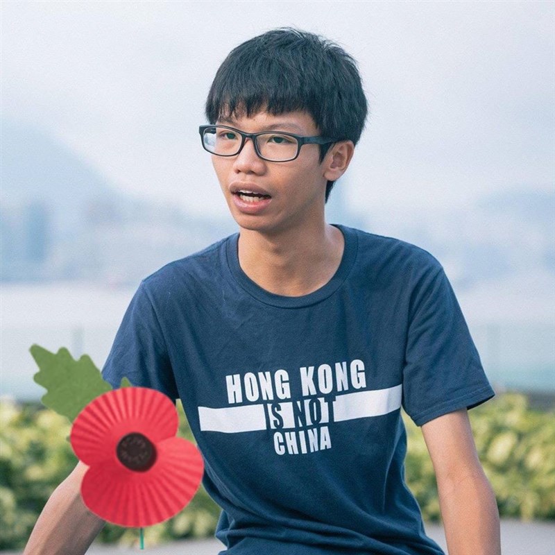 因主張港獨在29日遭港警拘捕的「學生動源」前召集人鍾翰林(圖),傳出被捕前曾求助於「人道援助關懷行動專案」未果。(圖取自facebook.com/tonychunghonlam)