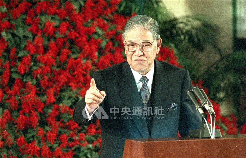 前總統李登輝1991年4月30日宣告自5月起終止實施了42年多的「動員戡亂時期」。(中央社檔案照片)