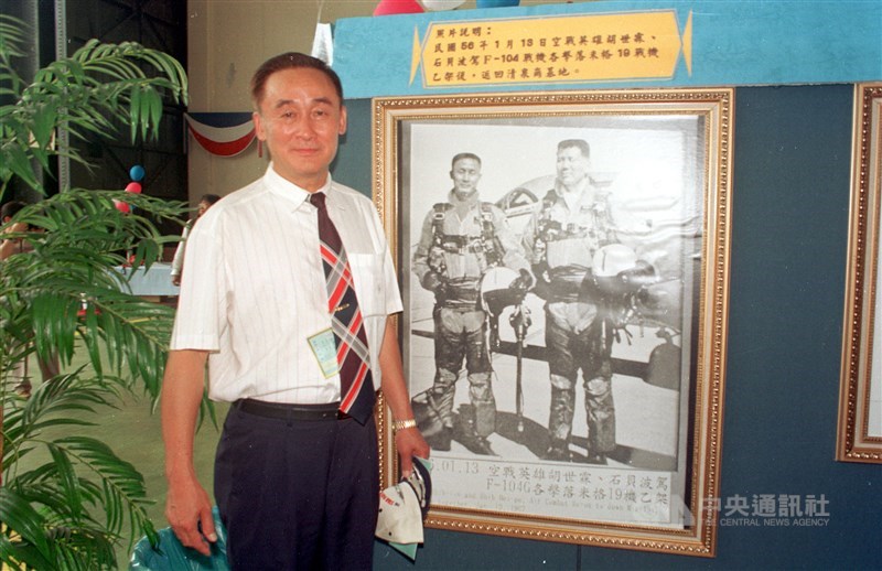 民國56年113空戰為台灣海峽上空至今最後一場空戰,國軍F-104G戰機飛行員石貝波(圖)擊落一架共軍戰機;軍方表示,石貝波31日病逝台北三軍總醫院、享壽80歲,空軍將協助後事。(中央社檔案照片)