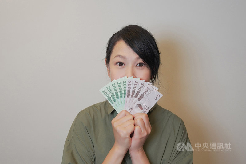 愛最大慈善光協會為忠義基金會發起「失依兒救助計畫」,邀請歌手劉若英分享當母親心聲,她說,教育過程能讓人增強信心,做出對的選擇,呼籲社會正視失依兒的教育問題。(愛最大慈善光協會提供)中央社記者王心妤傳真 109年8月4日
