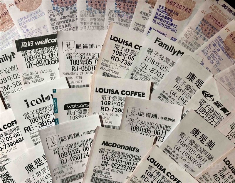 財政部4日首度揭露統一發票千萬元特別獎的中獎地圖,開獎至今,台北市大安區敦化南路開出7次、新北市中和區中山路6次。(中央社檔案照片)