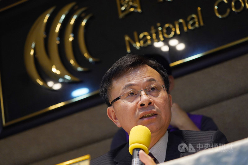 國家通訊傳播委員會(NCC)主委陳耀祥(圖)及新一屆委員日前完成布達,5日下午由陳耀祥率領全體委員出面舉行記者會,一一回覆媒體提問。中央社記者徐肇昌攝 109年8月5日