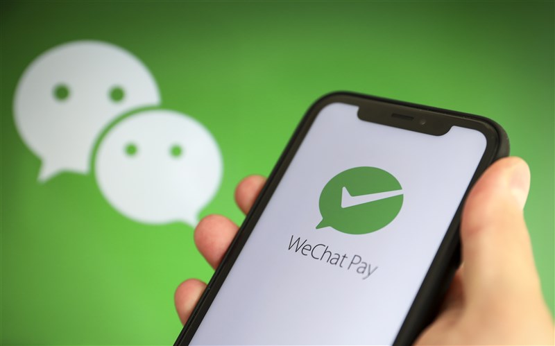 美國國務卿蓬佩奧說:「TikTok、微信(WeChat)等母公司設在中國的應用程式,對美國公民的個人資料構成重大威脅,更何況它們是中國共產黨的內容審查工具。」(安納杜魯新聞社)