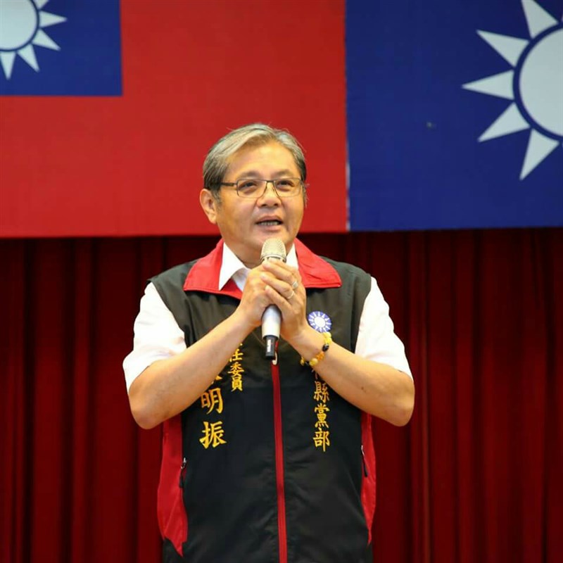前國民黨台中市黨部主委陳明振(圖)表示,罹癌的太太也服用盛唐中醫的藥粉,事情爆發後太太前往毒物科檢查,鉛含量高達95,現在除抗癌還得解毒。(圖取自陳明振臉書facebook.com)