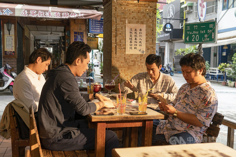 導演黃信堯新作「同學麥娜絲」,找來演員鄭人碩(左起)、施名帥、劉冠廷、納豆互拚演技,獲選為2020台北金馬影展其中一部開幕片。(金馬執委會提供)中央社記者葉冠吟傳真 109年8月10日