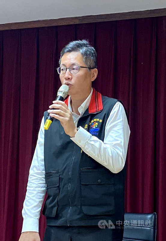 花蓮縣政府教育處長李裕仁等人涉採購弊案,花蓮地檢署10日依涉犯刑法洩漏國防以外秘密罪嫌與違反貪污治罪條例提起公訴。圖為李裕仁6月出席會議。中央社記者李先鳳攝 109年8月10日