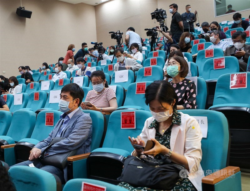 美國衛生部長艾薩(Alex Azar)率團訪台,11日下午至台大公衛學院發表演說,場內以梅花座方式安排座位。中央社記者裴禛攝 109年8月11日