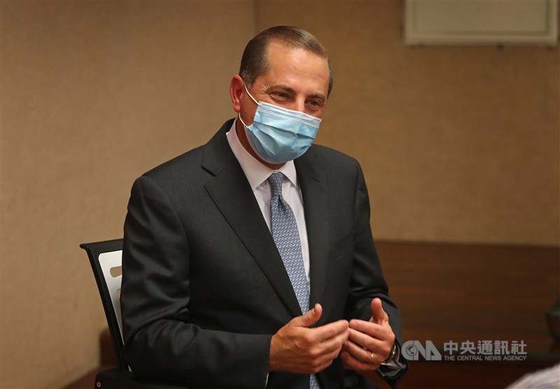 美國衛生部長艾薩(圖)訪台,在會見總統蔡英文時,他曾誤稱總統姓氏,艾薩11日受訪表示,當時他「意外發音失誤」,而他很確定,蔡總統並未感到被冒犯,因為他當然無意冒犯。中央社記者裴禛攝 109年8月11日