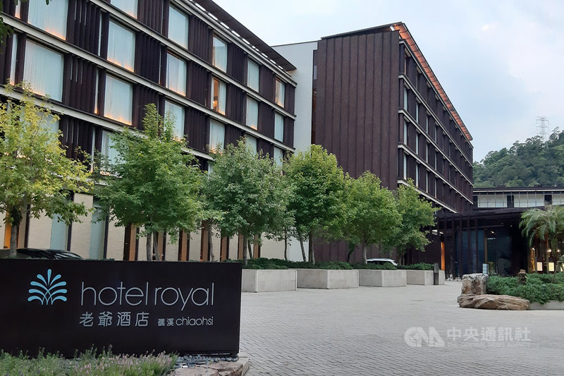 宜蘭礁溪老爺酒店自助餐廳8月初傳出疑似食物中毒案,5日起暫時停業。衛生局12日表示,經相關人體檢驗後驗出諾羅病毒,但中毒確實原因還需嚴謹調查,最快10月上旬出爐。中央社記者沈如峰宜蘭縣攝 109年8月12日