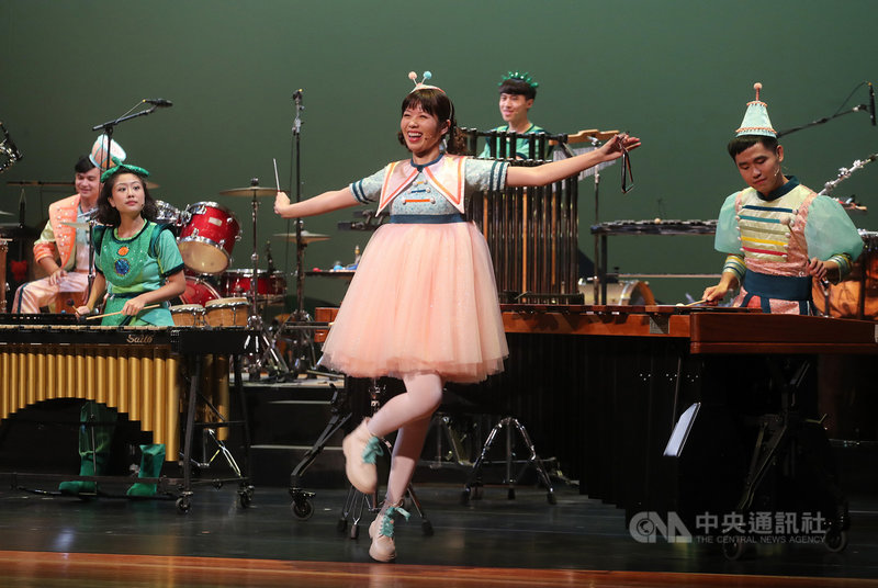 朱宗慶打擊樂團2020年豆莢寶寶兒童音樂會「Bling Bling大冒險」將展開全台巡演,14日在台北城市舞台彩排,盼透過演出,帶領大、小朋友感受擊樂魅力。中央社記者裴禛攝 109年8月14日