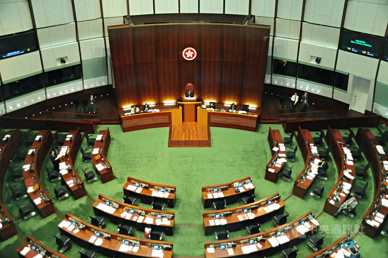 香港公民黨立法會議員楊岳橋指出,即便泛民主派議員總辭,建制派議員席次仍足夠召開會議,質疑總辭並無法杯葛議事。圖為2019年11月議事中的香港立法會。中央社記者沈朋達香港攝 109年8月17日