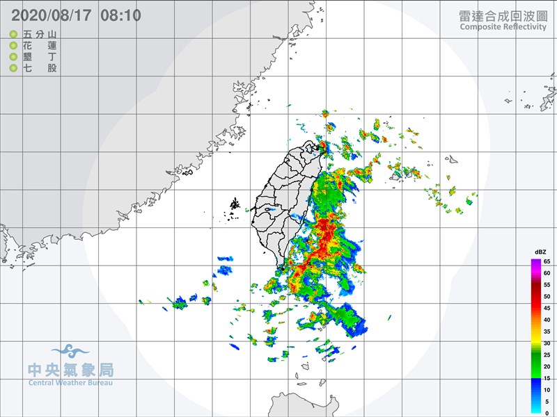 中央氣象局表示,17日東半部及恆春半島受菲律賓附近海面低氣壓帶進水氣影響,不定時有局部短暫陣雨或雷雨。圖為17日上午8時雷達回波圖。(圖取自中央氣象局網頁cwb.gov.tw)