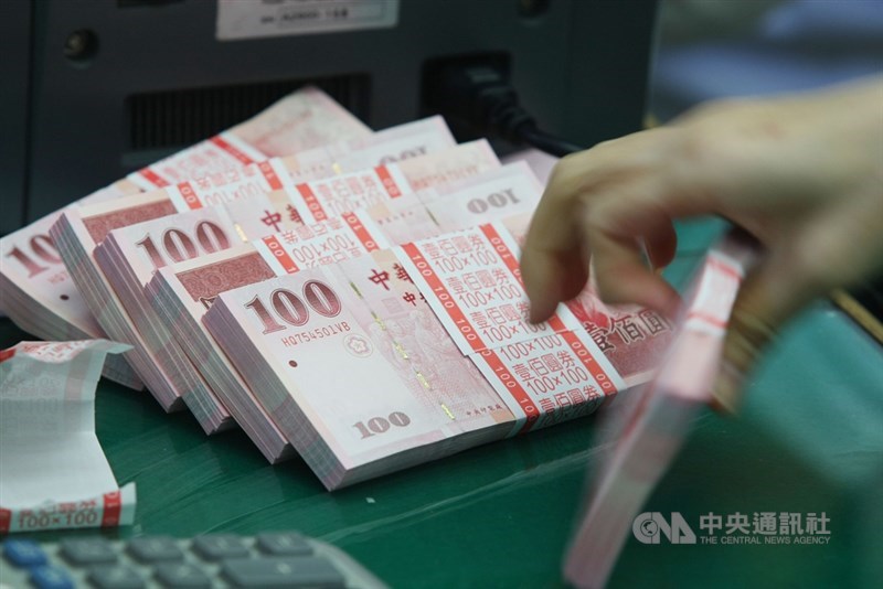 金管會統計,截至8月11日共有遠東銀行、安泰銀行、華南銀行及永豐銀行共4家國銀對康友辦理授信,合計達新台幣8億5900萬元。(中央社檔案照片)