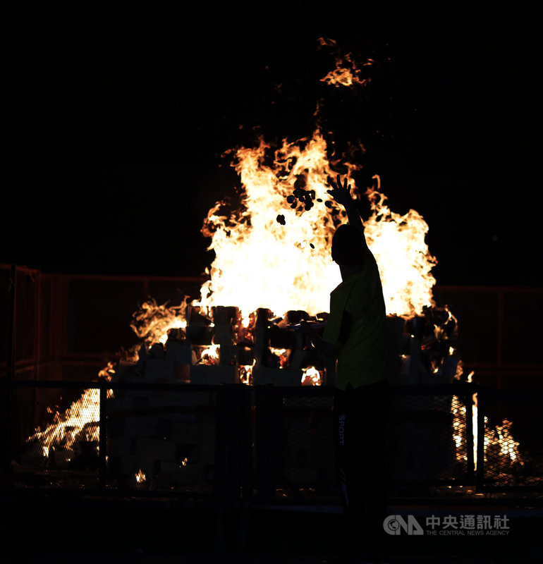 農曆7月鬼門開新加坡民間祭拜好兄弟 國際 中央社cna