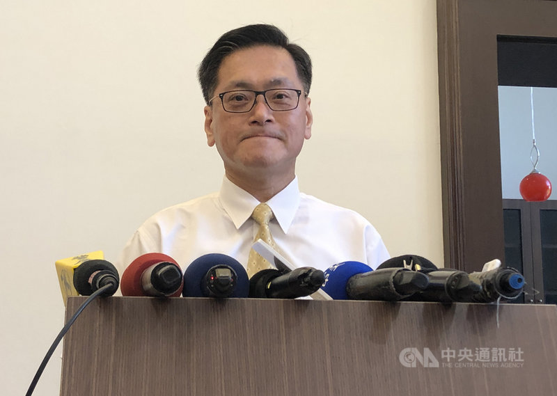 桃園梁姓男子涉砍下母親頭顱從12樓住處拋下,二審改判無罪。台灣高等法院刑事庭發言人王屏夏(圖)20日表示,合議庭認定梁男吸毒誘發急性精神病症,案發時處於脫離現實,喪失辨識能力,因此依照刑法19條第1項規定,不成立罪責,責付桃園巿衛生局。中央社記者劉世怡攝 109年8月20日
