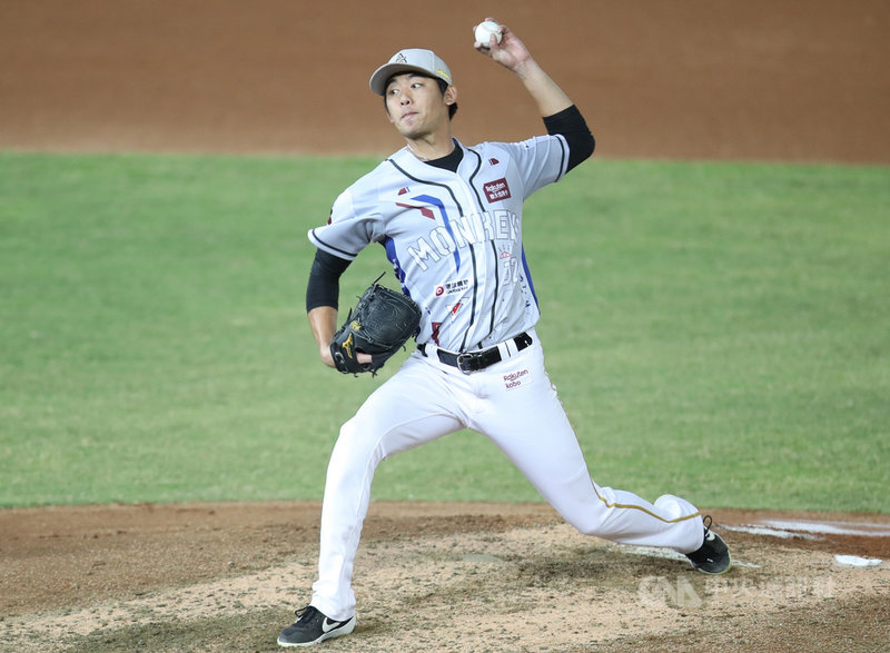 中華職棒樂天桃猿隊投手王溢正21日先發7局僅失1分,雖然最後勝投飛掉,但他表示,球隊只要有贏球就好。中央社記者張新偉攝 109年8月21日