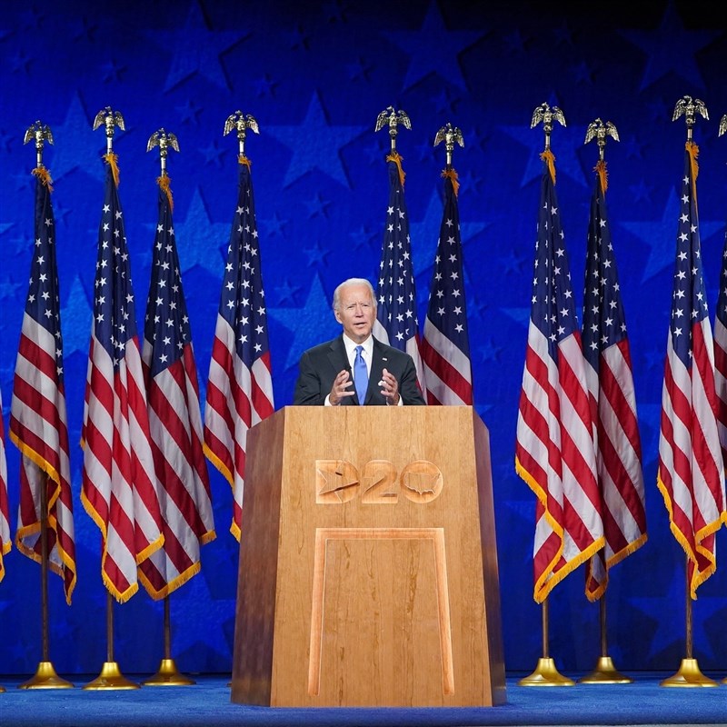 美國前副總統拜登20日接受民主黨提名,正式參選總統。(圖取自facebook.com/joebiden)