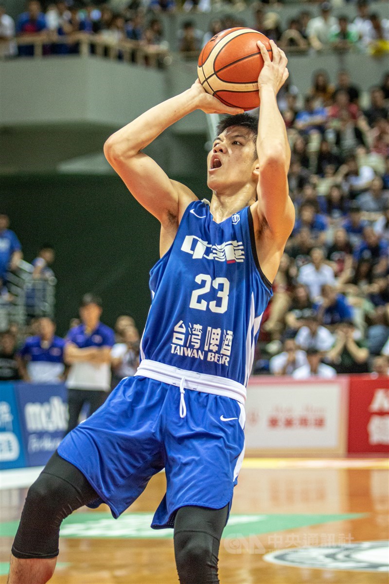 CBA中國男子職業籃球聯賽2020-21球季選秀會21日舉行,台灣旅美小將林庭謙在首輪第3順位,被天津榮鋼先行者相中。(中央社檔案照片)