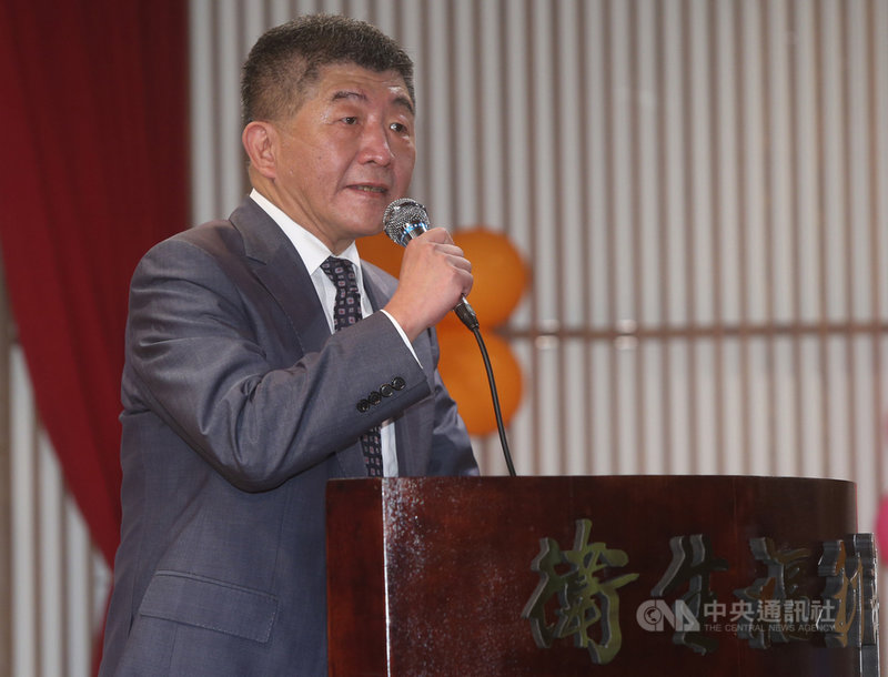 「第7屆優良暨資深典範護理人員頒獎典禮」25日在衛福部舉行,中央流行疫情指揮中心指揮官陳時中說,彰化萬人血清抗體研究先前不斷對社會報告引發討論,現在卻蓋牌引發爭議,盼研究者負責任、說清楚,且盼不必要的爭議盡早落幕。中央社記者鄭傑文攝 109年8月25日