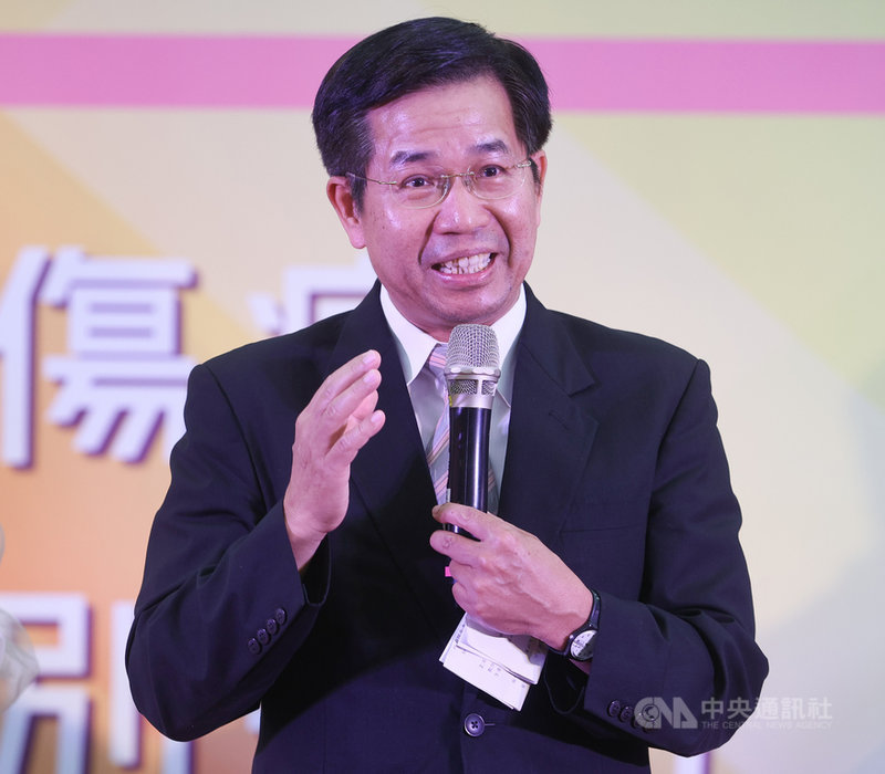 教育部宣布開放所有境外學位生來台就學,但境外生權益小組指出,部分防疫旅館漲價,檢疫所需費用高達新台幣5萬元。教育部長潘文忠(圖)25日表示,會持續與交通部、指揮中心協調,確保境外生來台權益。中央社記者謝佳璋攝 109年8月25日