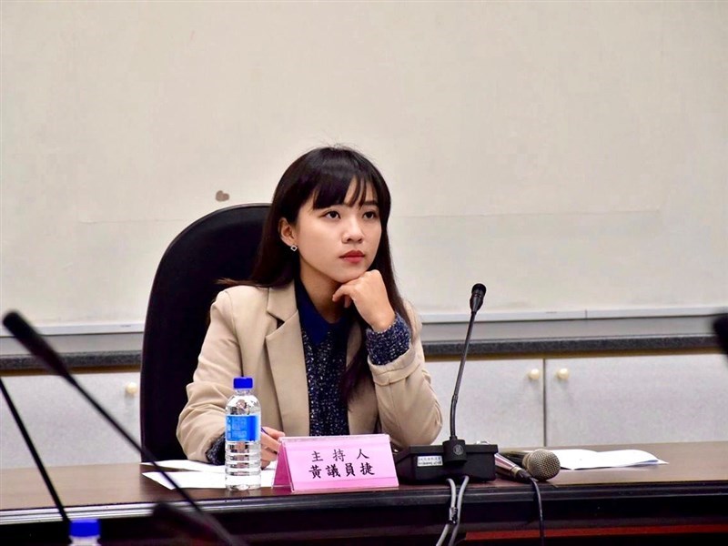 高雄市議員黃捷26日晚間透過臉書宣布退出時代力量。(圖取自facebook.com/FongshanHuangjie)