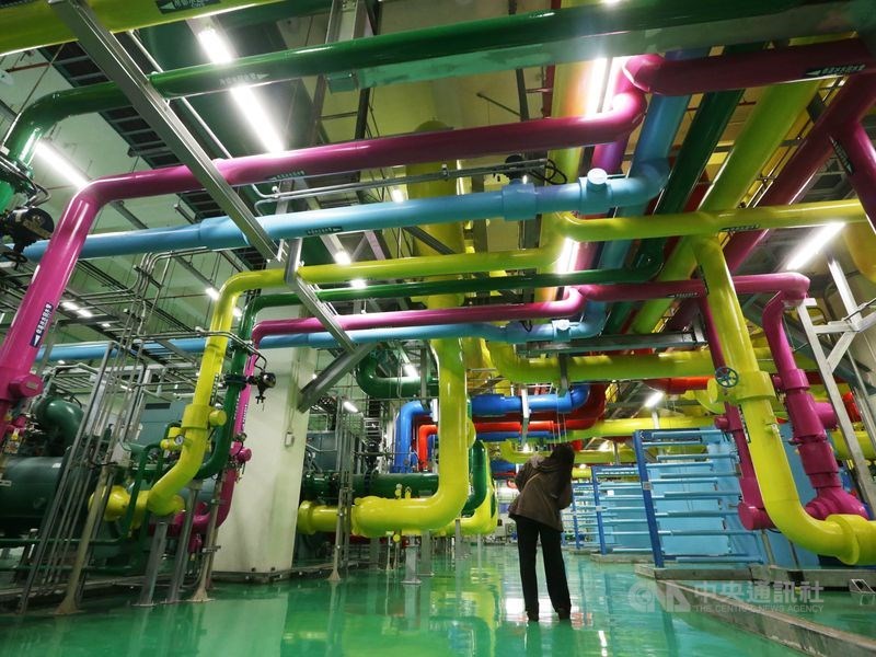 媒體報導,Google已買下中纖在雲林斗六的6萬坪土地,將興建資料中心。圖為Google彰化彰濱工業區資料中心運用夜間冷卻及熱能儲存系統,增加運作效果。(中央社檔案照片)