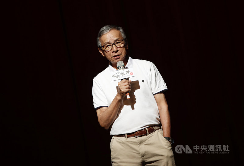 綠光劇團舞台劇「人間條件6—未來的主人翁」27日舉行彩排記者會,編導吳念真表示,全劇呈現出許多這個世代所面對的共同問題,也勾勒出台灣當代社會面貌。中央社實習記者曾守一攝 109年8月27日
