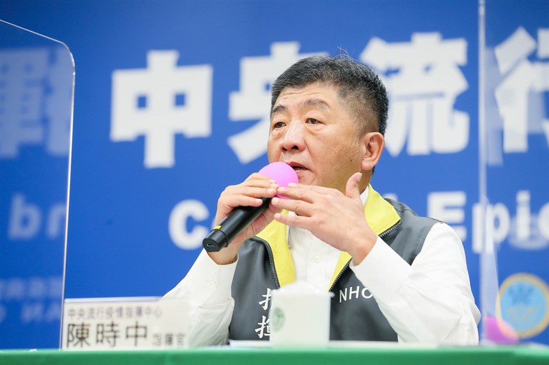 彰化縣衛生局採檢爭議,指揮中心指揮官陳時中說,28日晚間收到第二階段調查報告,發現制度面有瑕疵且「有便宜行事的味道」,彰化縣與指揮中心在法律上見解不同,將交法制組處理。(中央流行疫情指揮中心提供)