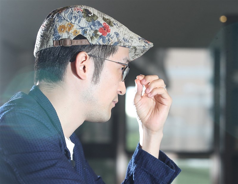 褪去鏡頭的Iku老師,是名為佐藤生的日本東京人,沒有浮誇的顏藝語調,只有安靜成穩的情緒。(中央社記者張新偉攝)
