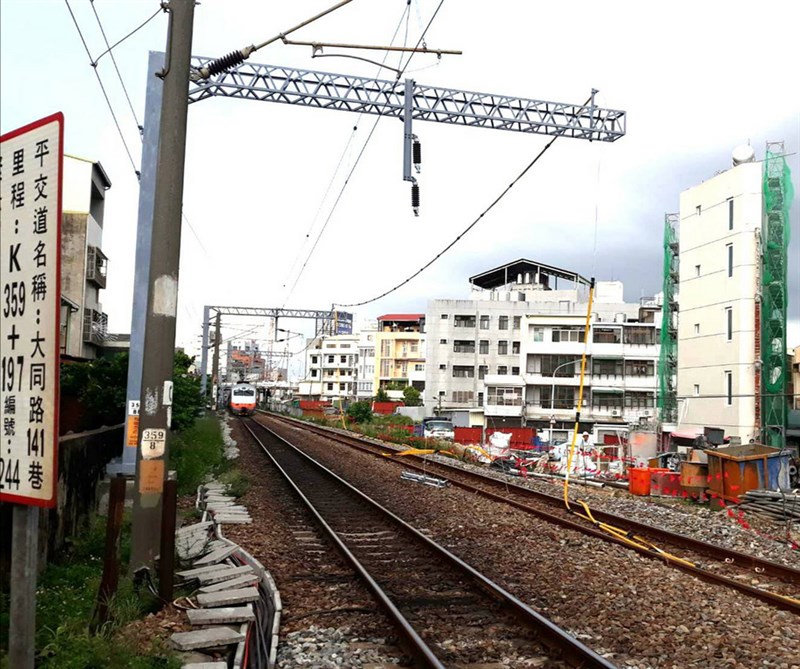 台鐵台南段電車線遭壓斷影響逾萬名旅客 更新 生活 重點新聞 中央社cna